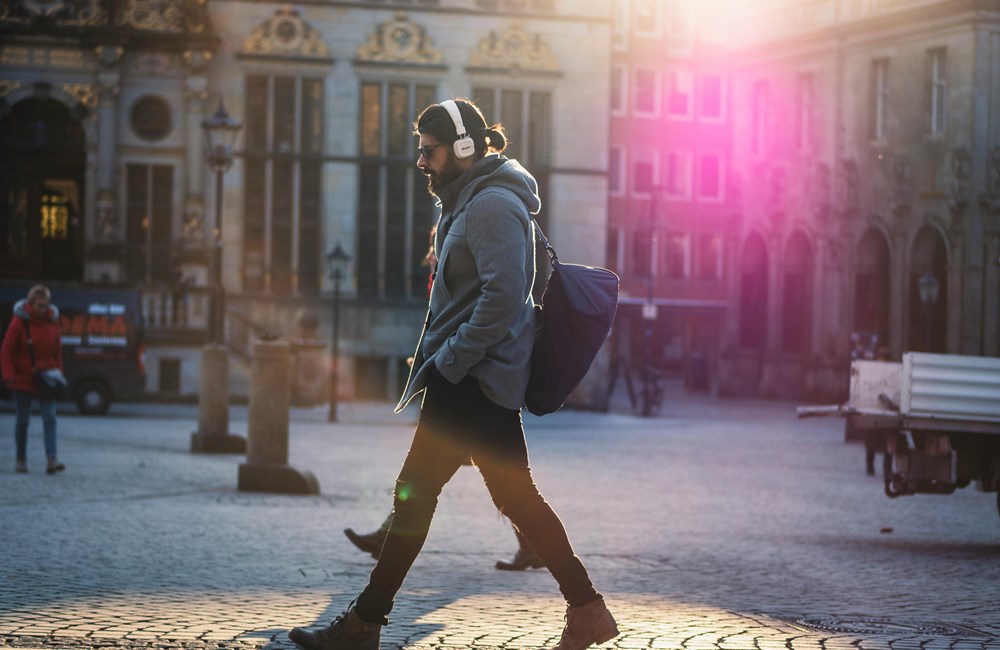 Wandelend de lente door: de voordelen van wandelen voor je mentale welzijn